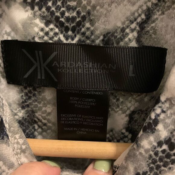 Kardashian Kollection Gray Snake Print Sheer Button Down Blouse sz L - Picture 5 of 5